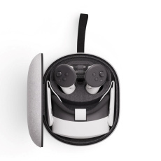 Meta Quest Compact Carrying Case for Quest 3/3S Meta Quest Compact Carrying Case for Quest 3/3S